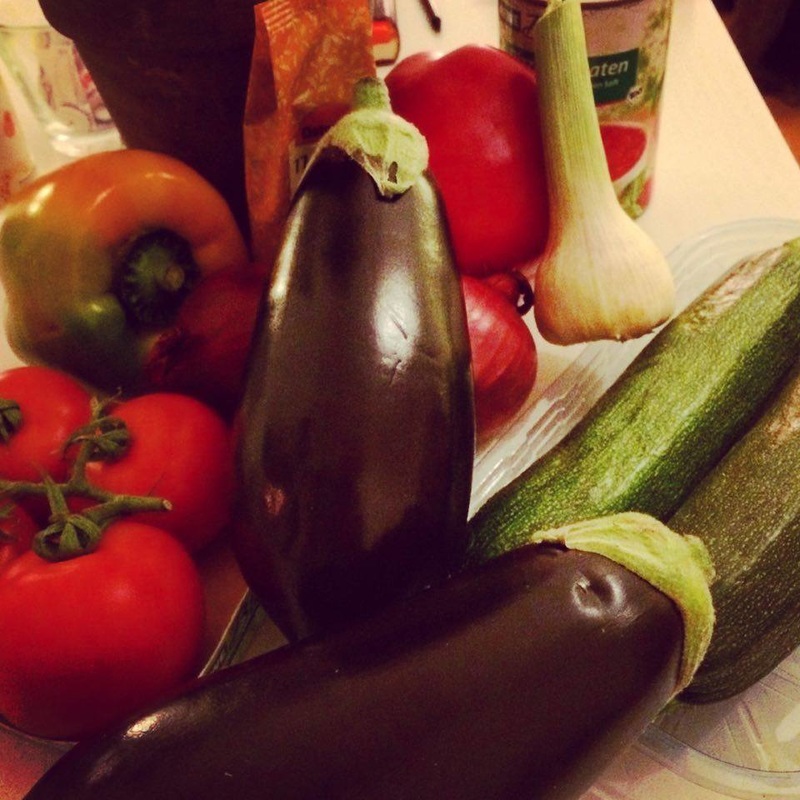 Gemüse wie Tomaten, Zucchini und Aubergine - die Zutaten für das Ratatouille-Rezept